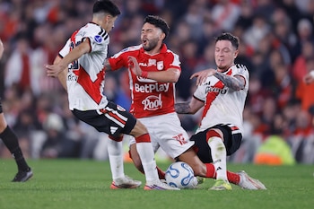 Nahuel Bustos ha jugado 49 partidos en Independiente Santa Fe, con 12 goles anotados y 7 asistencias - crédito Juan Ignacio Roncoroni/EFE