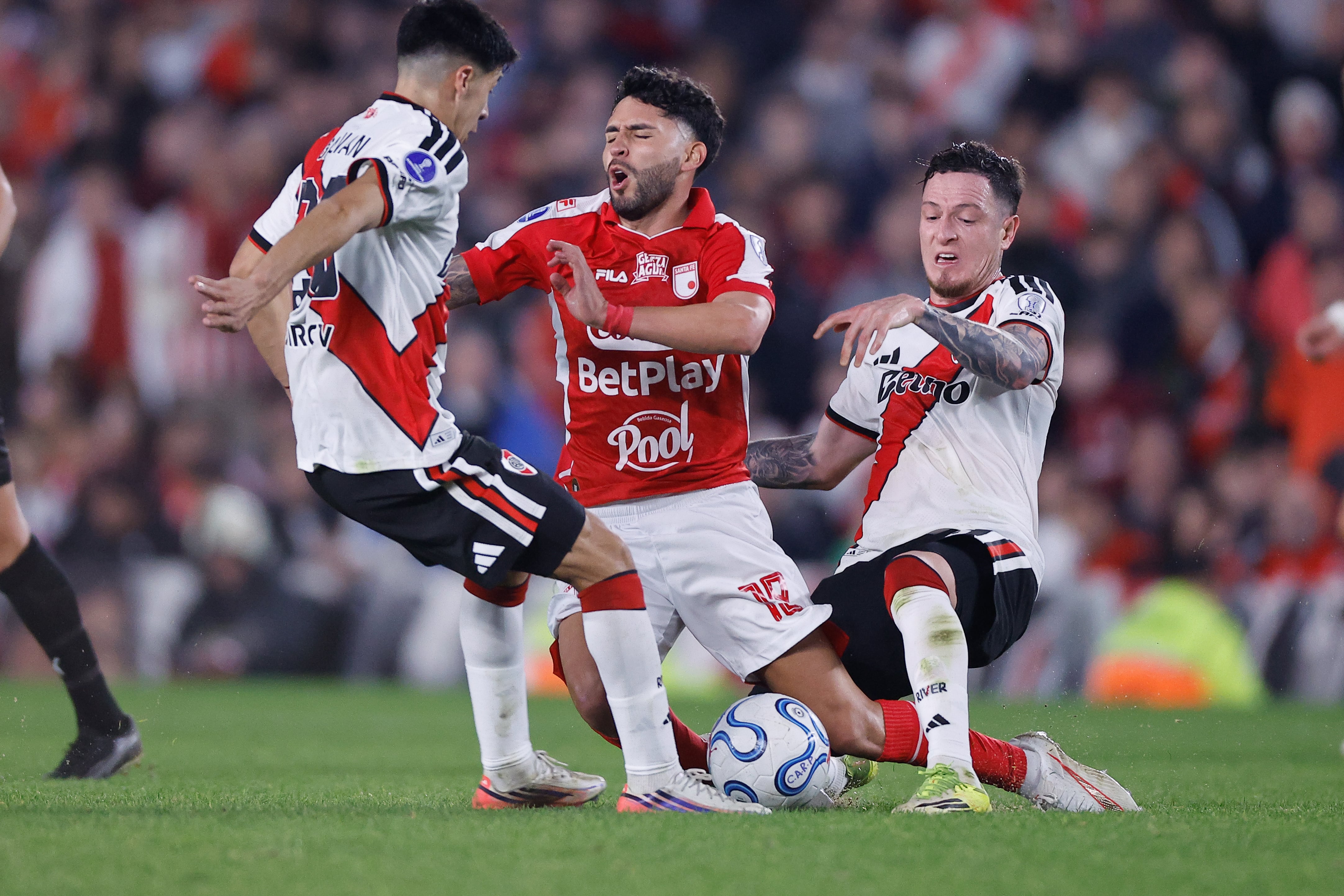 Nahuel Bustos ha jugado 49 partidos en Independiente Santa Fe, con 12 goles anotados y 7 asistencias - crédito Juan Ignacio Roncoroni/EFE