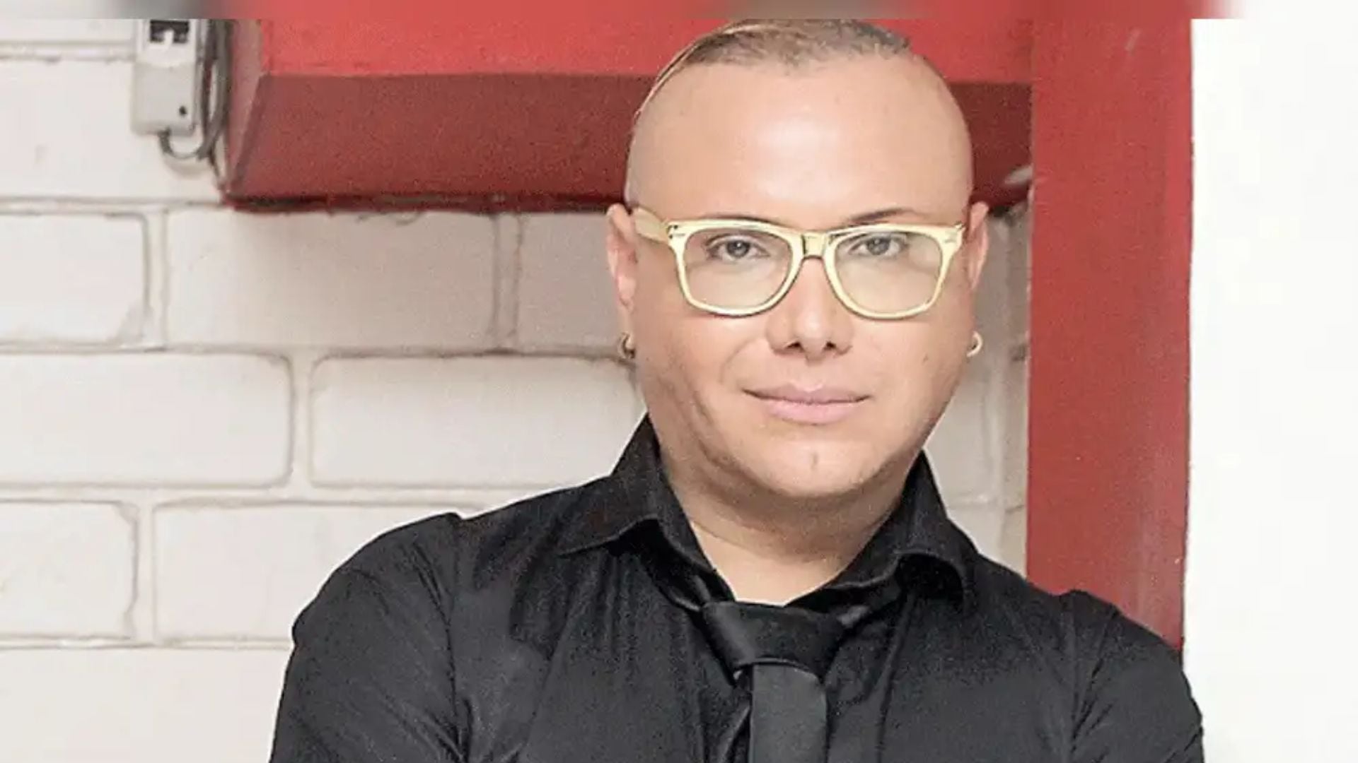 El estilista Carlos Cacho rechaza las acusaciones de haber agredido a un menor con autismo durante un evento en Trujillo.