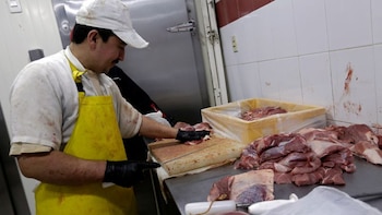 Comprar carne o leche saldría