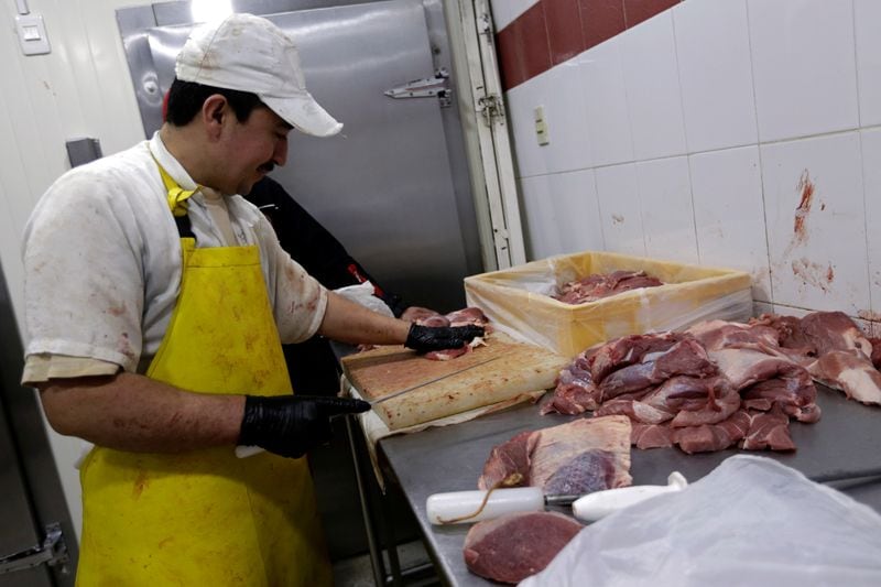 El precio del ganado en pie creció 14,32% en diciembre de 2025 y llegó a 14,59% en enero de 2026. Esa dinámica se traslada al consumidor final: la carne de res acumuló una inflación de 11,73% en el mismo mes- crédito REUTERS/Luisa González