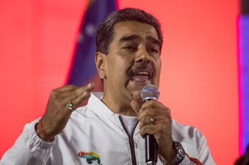 Nicolás Maduro insistió en que “el Gobierno de Guyana no actúa como una República” y, en cambio, se mantienen siendo “una colonia de los británicos, bajo el mandato de los gringos”. EFE/Miguel Gutiérrez