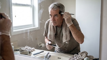 Qué le hace el tinte para canas a tu cuero cabelludo si lo usas cada mes, según expertos