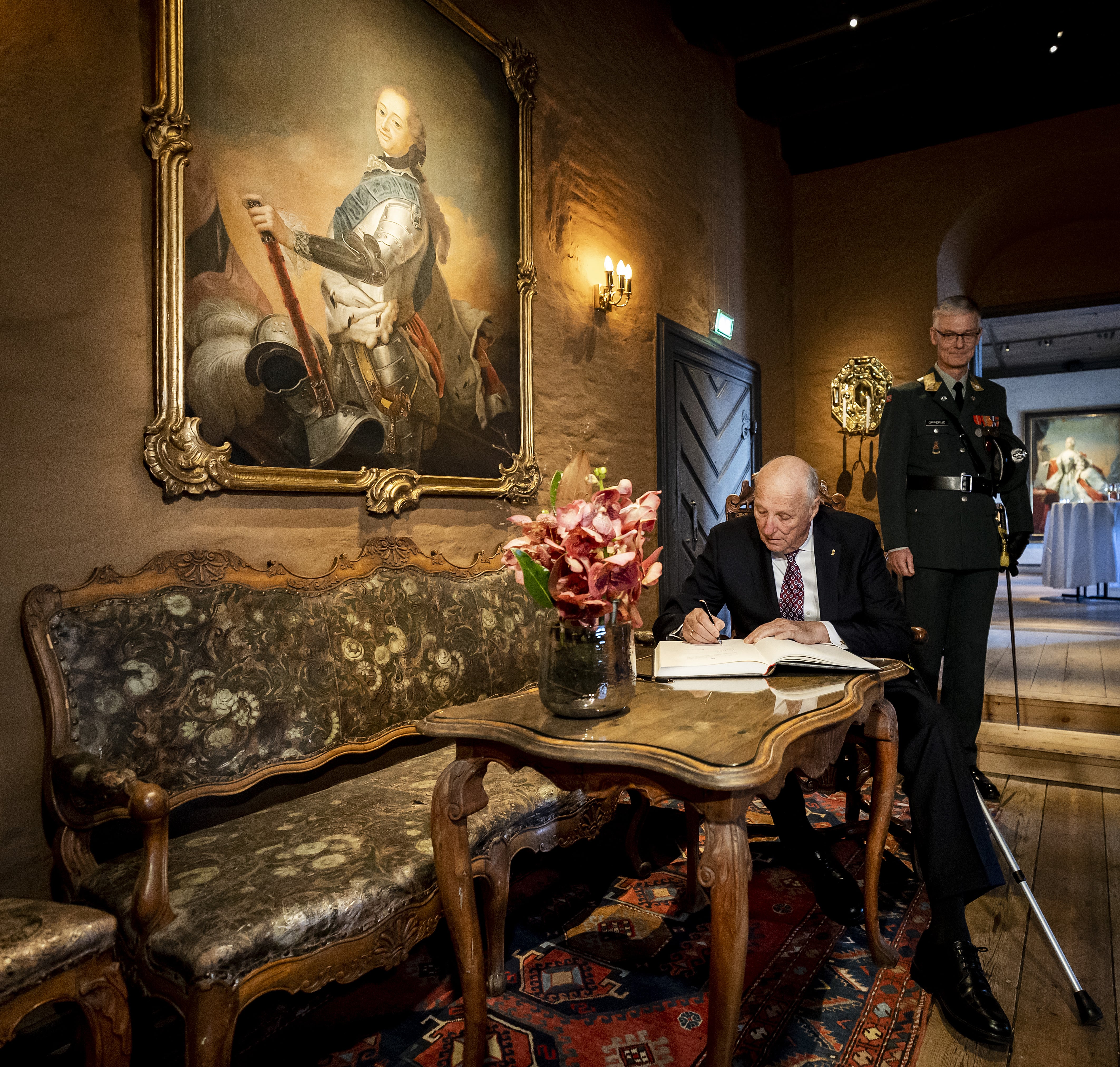 El rey Harald de Noruega en el castillo de Akershus, durante el segundo día de la visita de Estado de tres días a Noruega. (PPE/Sipa USA)