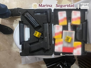 Los aseguramientos incluyen dos armas de fuego y cartuchos de distintos calibres. (Crédito: Gabinete de Seguridad)