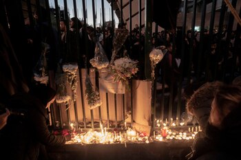 Manifestantes protestan el derribo del