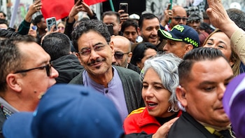 Una treintena de líderes políticos censuran la "actitud abiertamente antidemocrática" de Petro y Cepeda