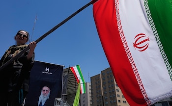 Partidarios del régimen iraní participan en una manifestación en el centro de Teherán (AP/Vahid Salemi)