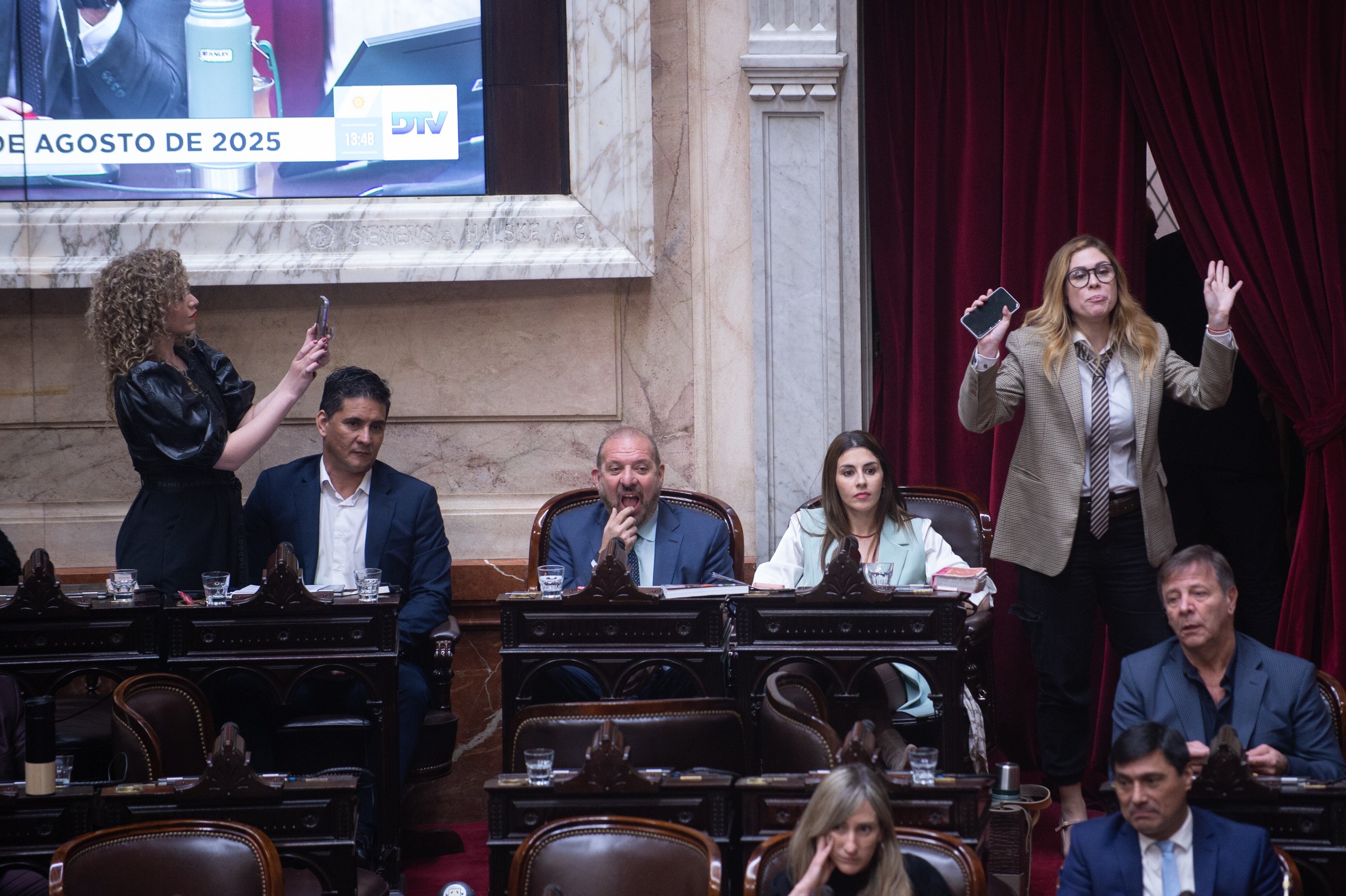 Arrieta, González, D’Alessandro, Pagano y Lemoine (de pie)