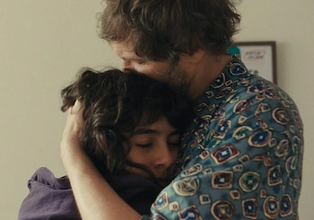 Kiara Arancibia y Julián Villagrán en 'La buena hija', de Júlia de Paz