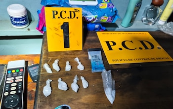 Los agentes decomisaron 130 dosis de crack, marihuana, cocaína, dinero en efectivo y un arma artesanal. Crédito: MSP