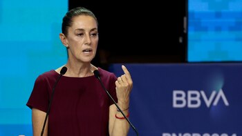 HR Ratings cambia a negativa