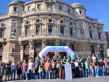 22/09/2026 Sare arranca en Bilbao su movilización para la manifestación anual en favor de los presos de ETA del 9 de enero.
La red ciudadana Sare ha llamado a "llenar" las calles de Bilbao el próximo 9 de enero en su habitual manifestación en favor de los presos de ETA y "sumar voluntades" para que "sea la última con carácter permanente" porque sus objetivos "se van alcanzando". Así, ha señalado la necesidad de que acaben "las excepcionalidades" que aún se les aplican y los recursos contra medidas adoptadas por la Administración penitenciaria vasca.
POLITICA