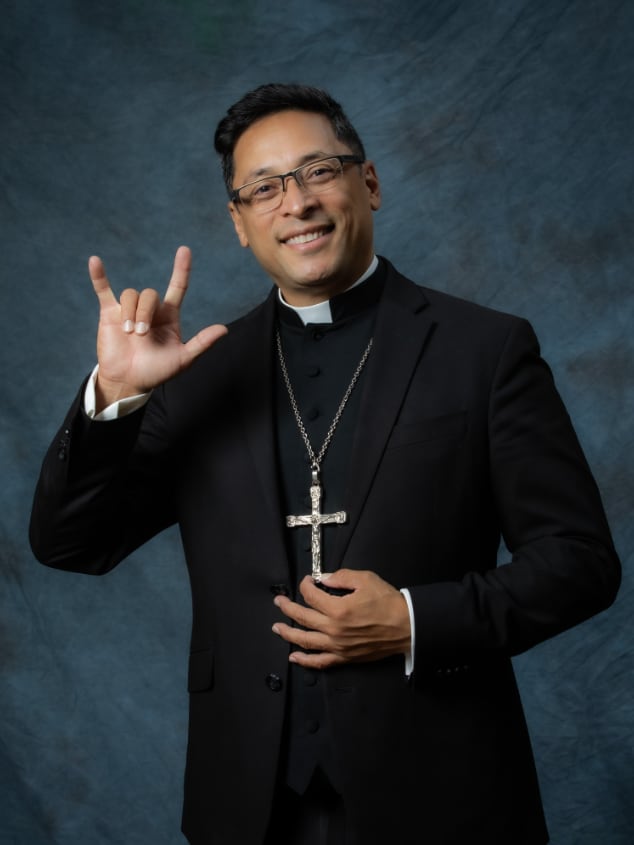 Desde su origen en Nicaragua hasta su rol en Newark, Chau ilustra la tendencia de promover obispos con fuerte arraigo en la vida parroquial y migrante (Bishop Bismarck Chau)