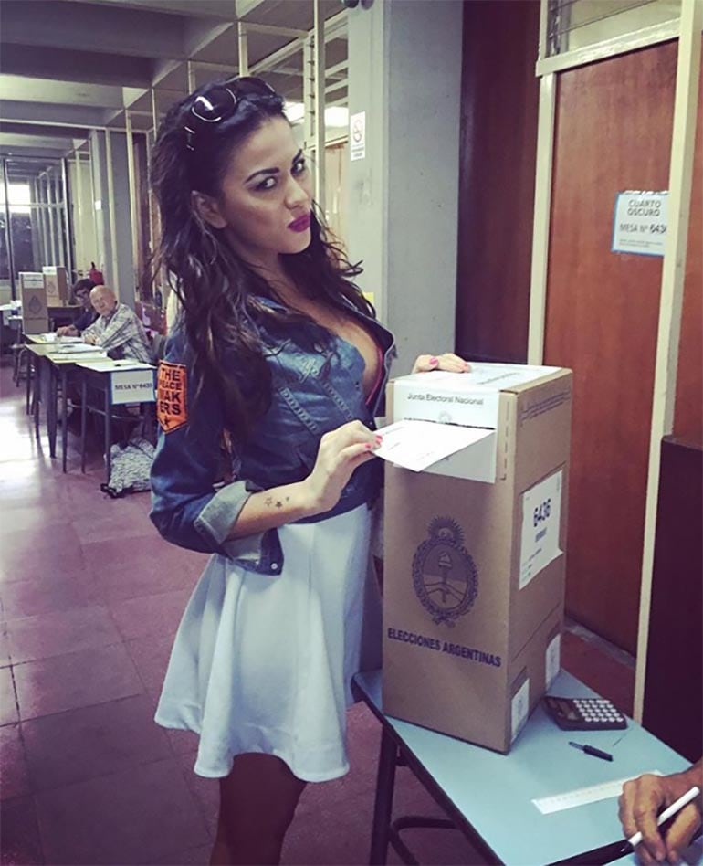 Karina Jelinek revive su recordado blooper electoral de 2013 y reflexiona sobre la importancia de la puntualidad para votar
