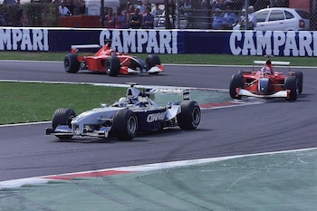 Juan Pablo Montoya defendió la pole position en la largada y lideró las primeras vueltas de la carrera, ante la presión de Rubens Barrichello - crédito ©Sutton Motorsports/ZUMA Press