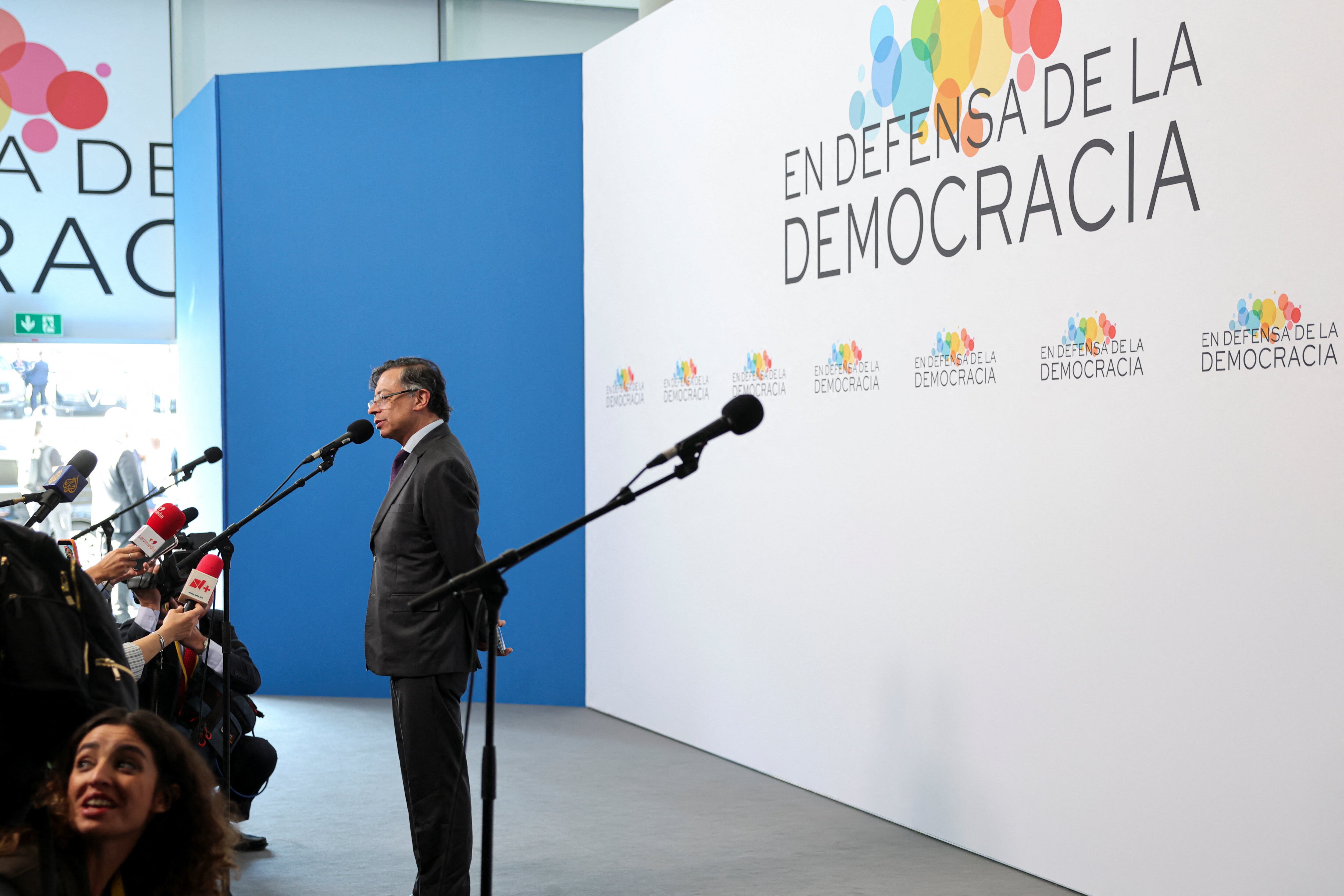 Gustavo Petro pidió paz en Medio Oriente y transición energética mundial en  medio de la Cumbre de la Defensa de la Democracía en Barcelona - Infobae