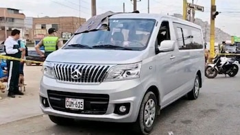 Asesinan a colectivero informal frente