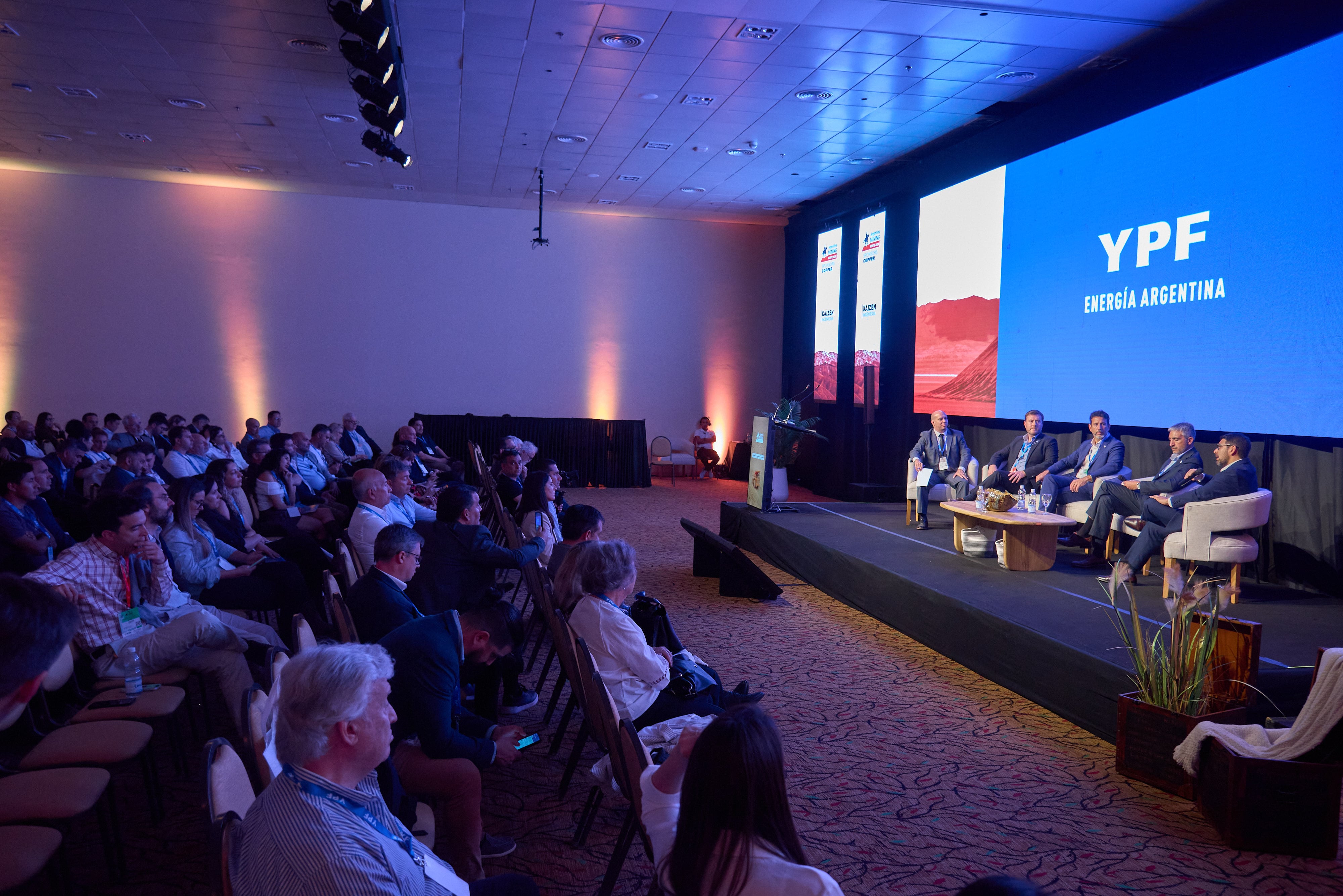La infraestructura y la asistencia técnica especializada resultan claves para afrontar los desafíos de la industria extractiva en la Argentina (YPF)