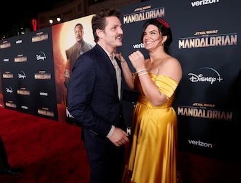 Carano reveló que su compañero de elenco Pedro Pascal la ayudó a entender por qué las personas incluían pronombres en sus perfiles, aunque aclaró que no los incorporaría en los suyos (REUTERS/Mario Anzuoni)