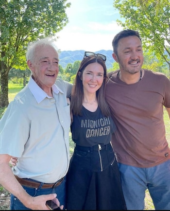 Cristina Pérez junto a su