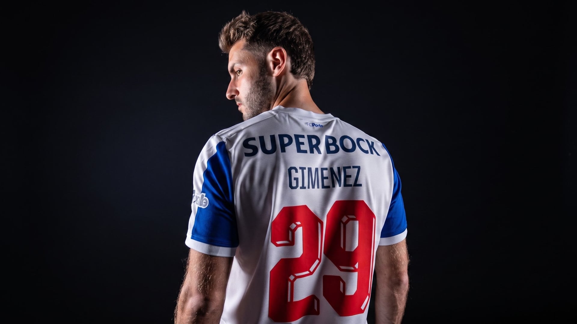 Gimenez llegó al Porto luego de no entrar en los planes del Milan para la nueva campaña (VisualesIA ScribNews)
