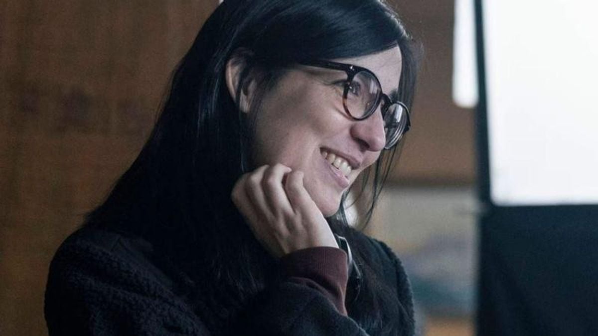 La directora Alauda Ruiz de Azúa durante el rodaje de 'Los domingos'