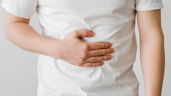 Dolor de estómago, panza, abdominal (Freepik)