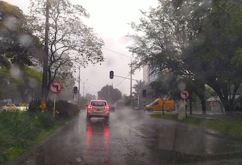 Evitar conducir durante lluvias en