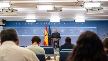 Anticorrupción pide investigar a Ábalos