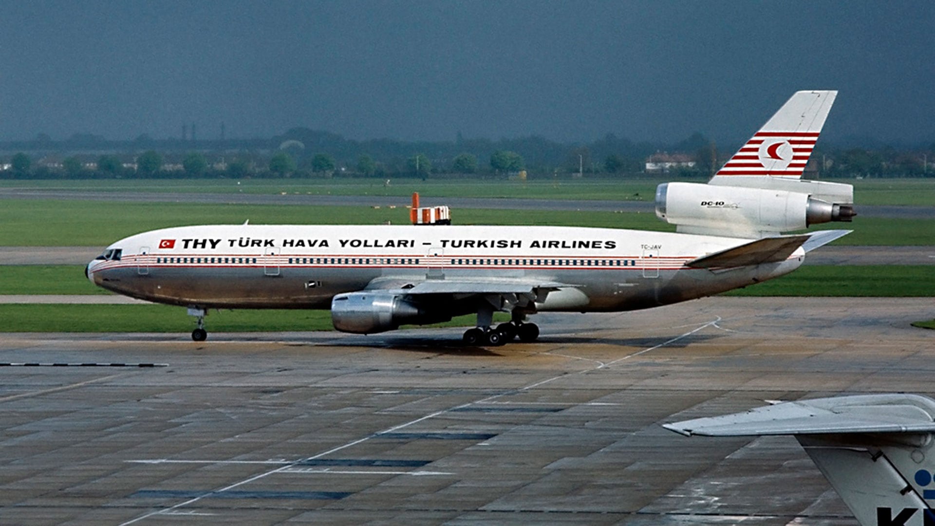 El McDonnell Douglas DC-10 de Turkish Airlines transportaba pasajeros y tripulantes de 21 nacionalidades en la ruta Estambul-París-Londres (Steve Fitzgerald / Wikipedia)