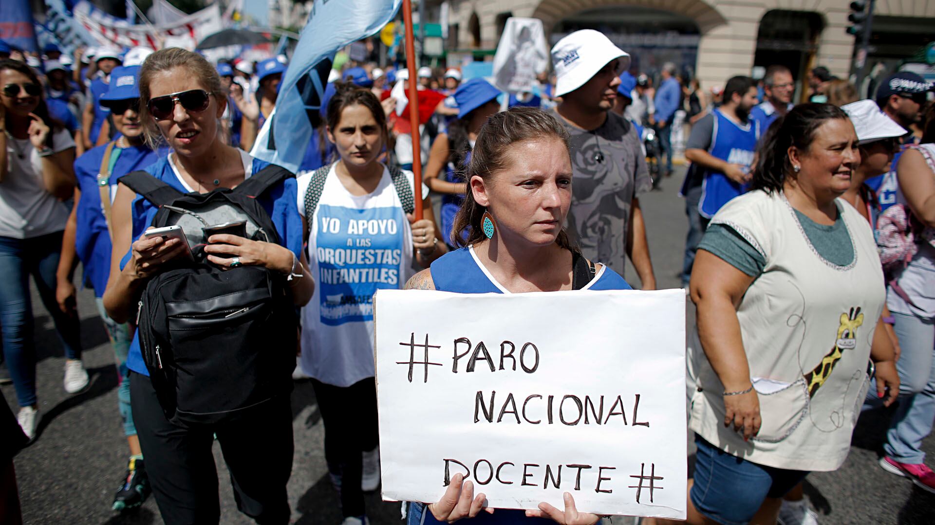 El proyecto de Verónica Razzini declara como servicio esencial a la educación, entre otras actividades (Foto: AP)