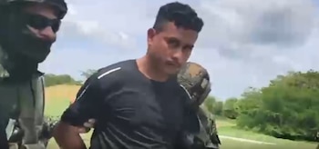 Las autoridades atribuyen al capturado delitos de narcotráfico, extorsión y participación en el asesinato de un infante de marina en Pinillos, Bolívar, en 2024 - crédito @mindefensa/ X