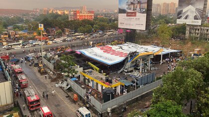 Al menos 14 muertos y más de 70 heridos en Bombay por la caída de una enorme valla publicitaria