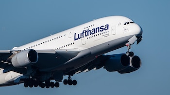 Colombiano que intentó abrir las puertas durante un vuelo de Bogotá - Frankfurt se encuentra desparecido luego de su llegada a Alemania