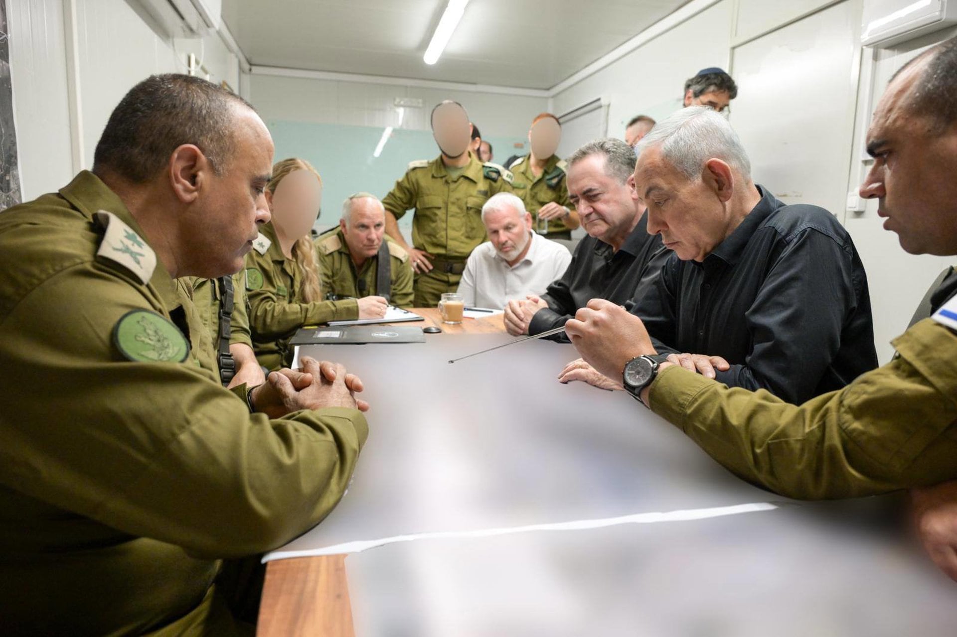Benjamin Netanyahu visita la División 36 en la frontera norte de Israel junto al ministro de Defensa Israel Katz, el 30 de mayo de 2026. (Oficina del Primer Ministro israelí/Zuma Press/Europa Press/archivo)