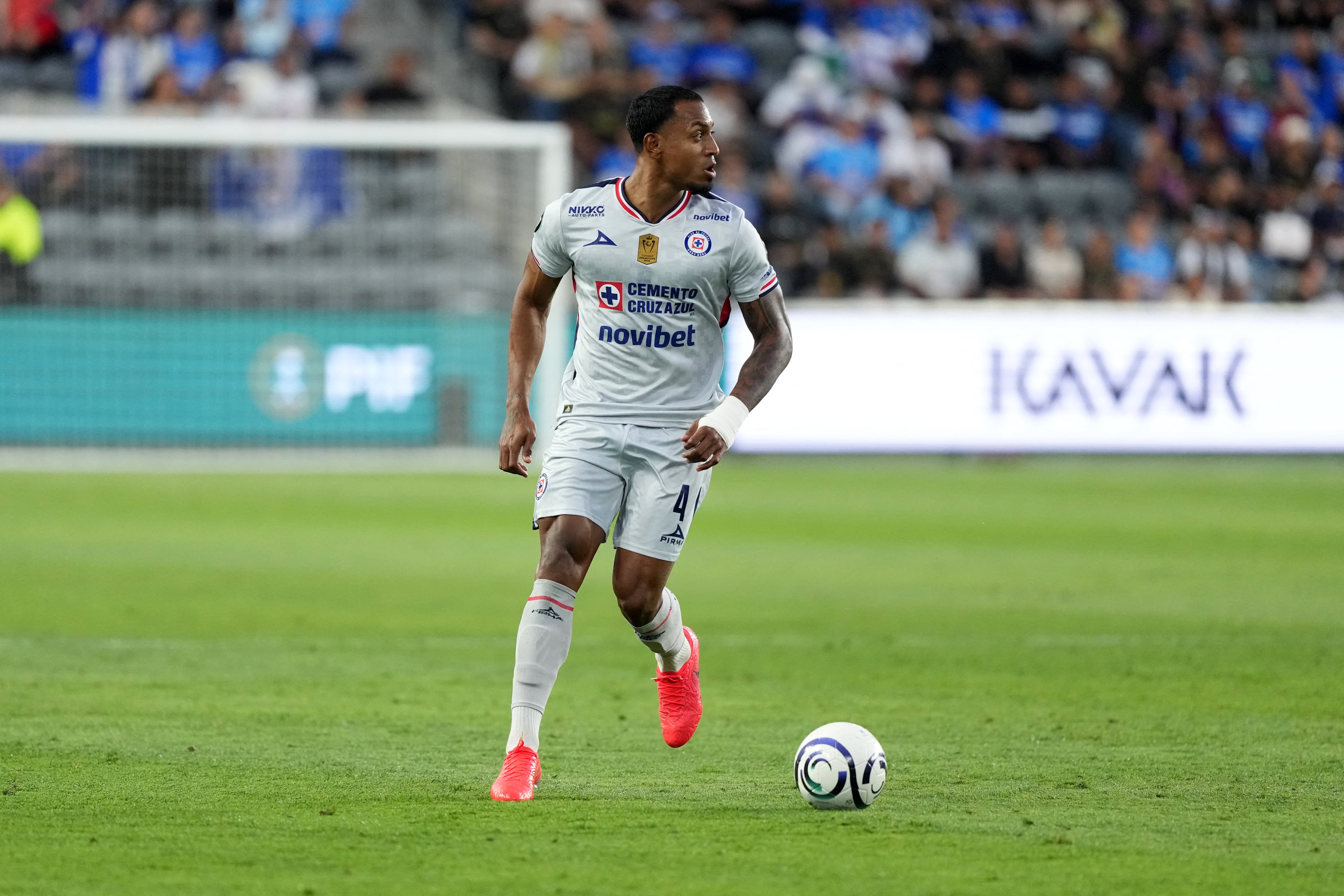 El jugador cruzazulino es una pieza fundamental en el esquema de Joel Huiqui para convertirse en bicampeón del futbol mexicano. (Credit: Kirby Lee-Imagn Images)