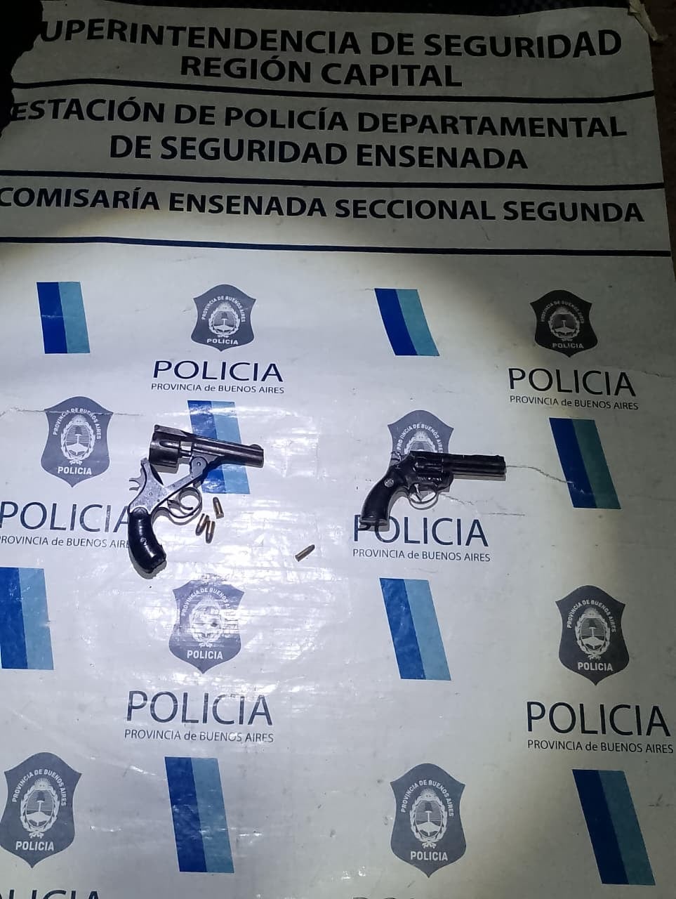 Incautaron un revólver y un arma de juguete