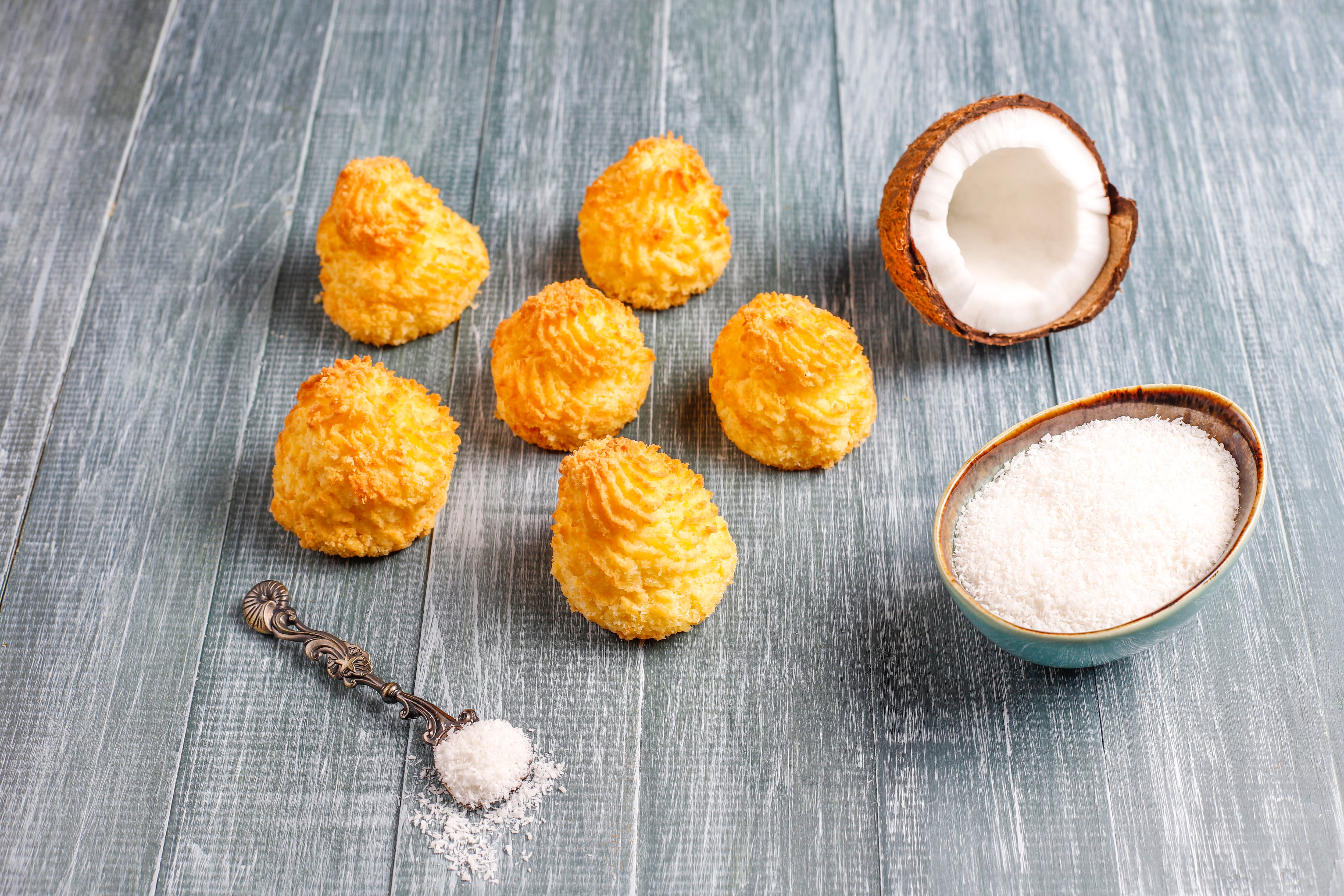 Receta de coquitos o bolitas de coco, un dulce fácil para Navidad (Magnific)
