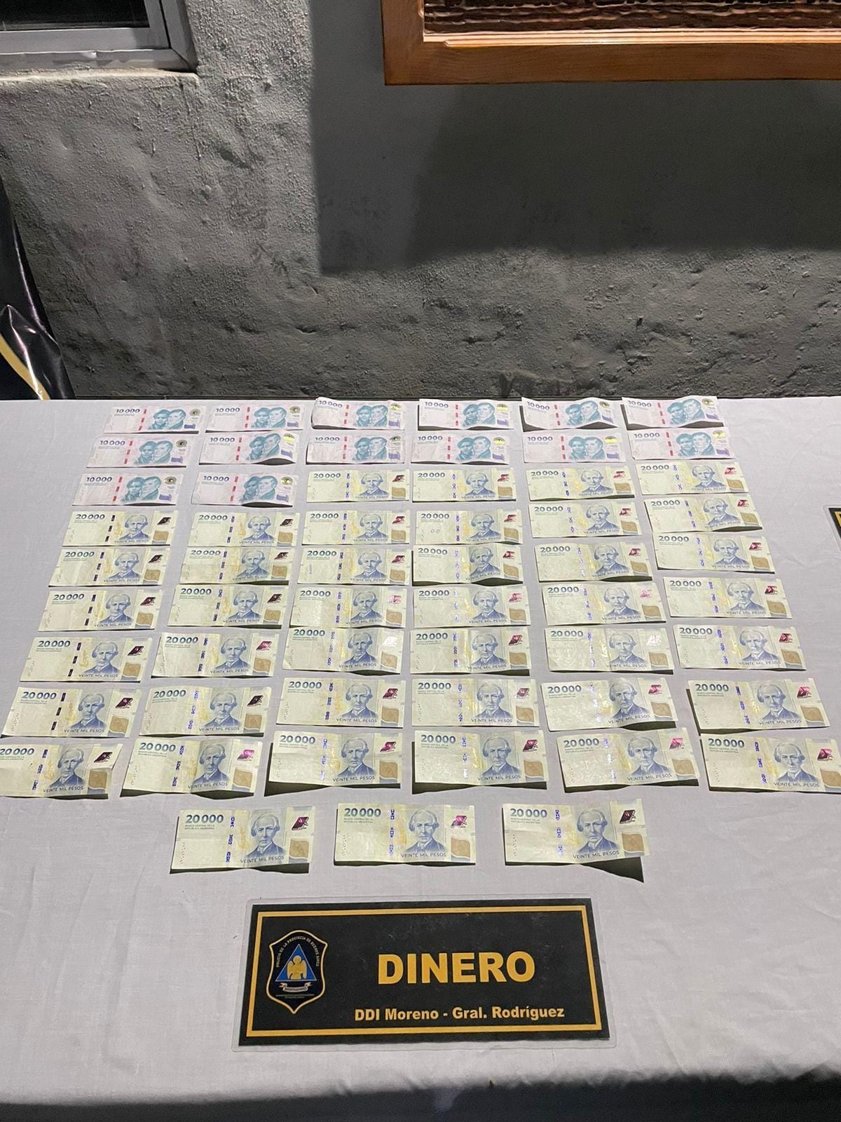 El dinero secuestrado al presunto delincuente