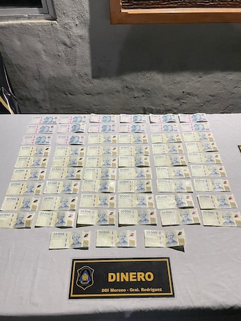 El dinero secuestrado al presunto