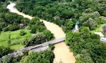 El nuevo puente modular sobre el río Naranjo tuvo una inversión de ₡466,5 millones y beneficiará a más de 35.000 habitantes de la zona.