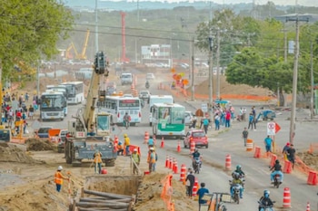 Las obras viales simultáneas en Managua reducen la rentabilidad de los conductores de plataformas de transporte privado por los embotellamientos y el mayor consumo de combustible. (Foto: Nicaragua Investiga)