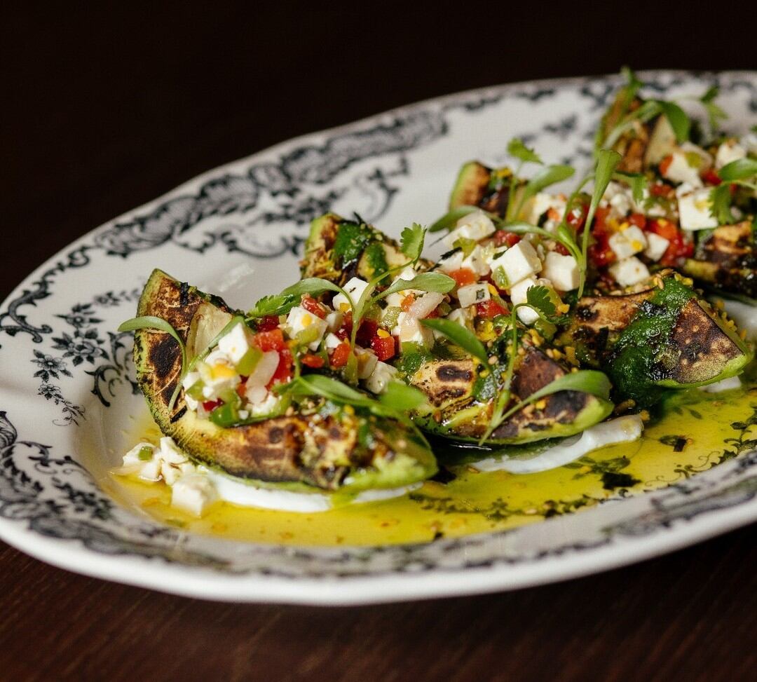 Aguacate de Málaga a la brasa, del restaurante Leña (Instagram / @lenadanigarcia)