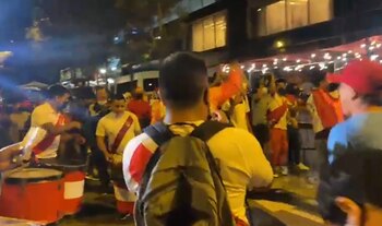 Hinchas peruanos llegaron al hotel