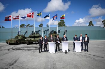 El ministro de Defensa de