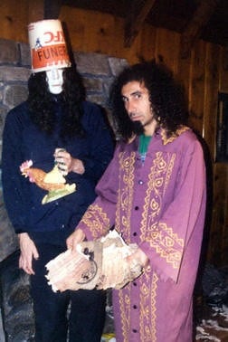 Las colaboraciones de Buckethead incluyen proyectos con Serj Tankian, vocalista de System of a Down (Reedit)