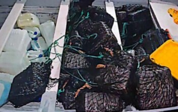 Desde Manzanillo salen cargamentos hacia