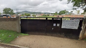 Imagen del exterior del corralón "Primavera" del que fueron sustraídos los vehículos. (Google Maps)