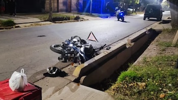 Un hombre murió embestido por un caballo y otro perdió la vida al caer de su moto tras chocar con un perro
